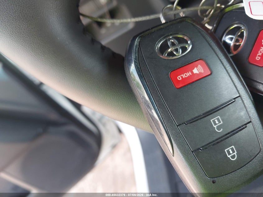TOYOTA LAND CRUISER - zdjęcie 11