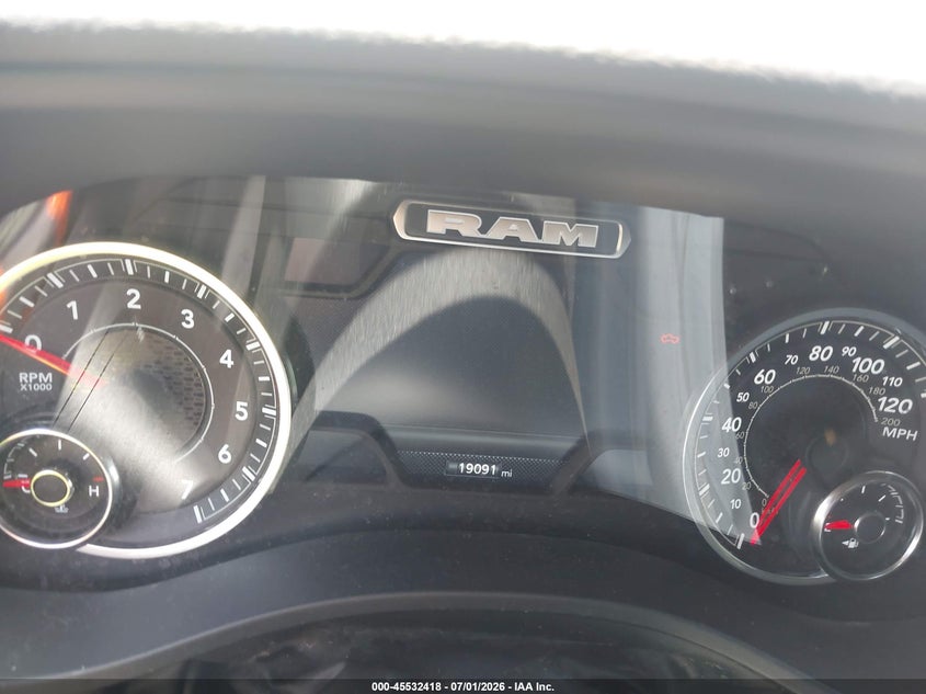 2025 RAM 1500 auction photo 7