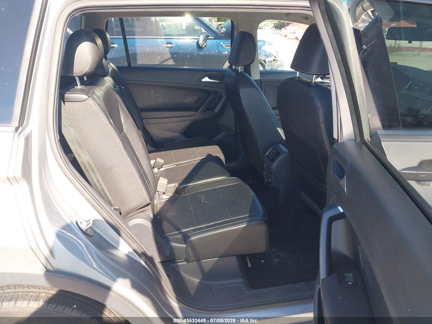 2021 VOLKSWAGEN TIGUAN auction photo 8