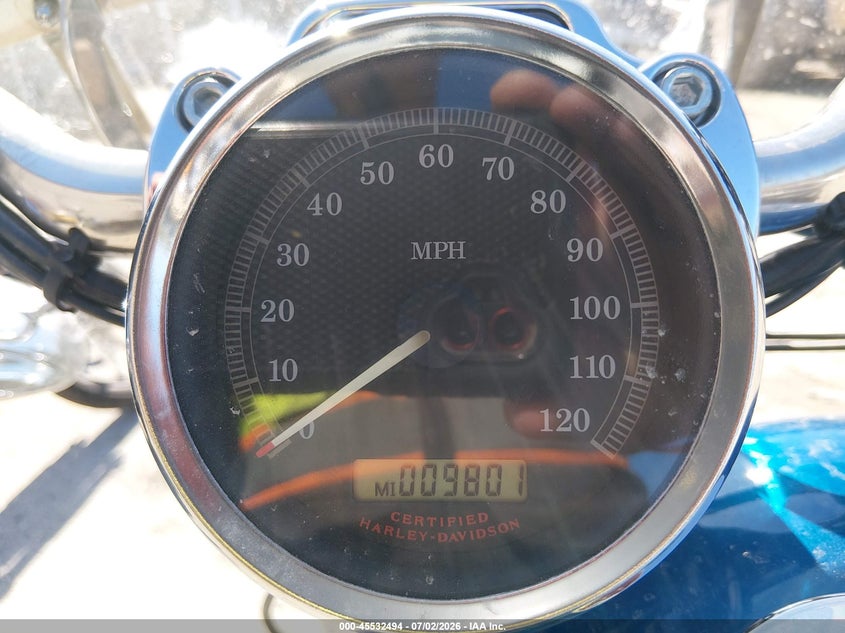 HARLEY-DAVIDSON XL883 2005