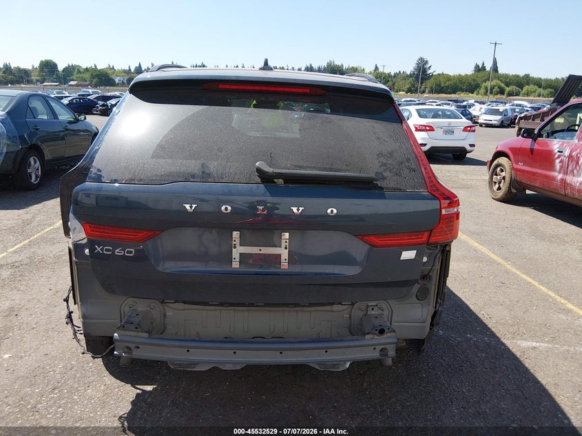 VOLVO XC60 RECHARGE PLUG-IN HYBRID - zdjęcie 17