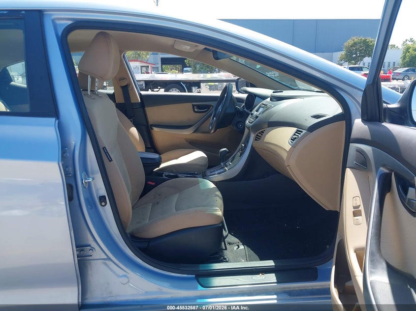 2013 HYUNDAI ELANTRA auction photo 5