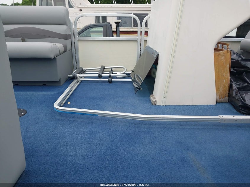 2002 ODYSSEY PONTOON BOAT auction photo 5