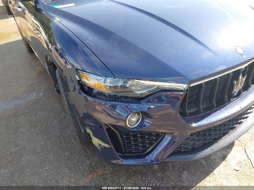 2019 MASERATI LEVANTE auction photo 6