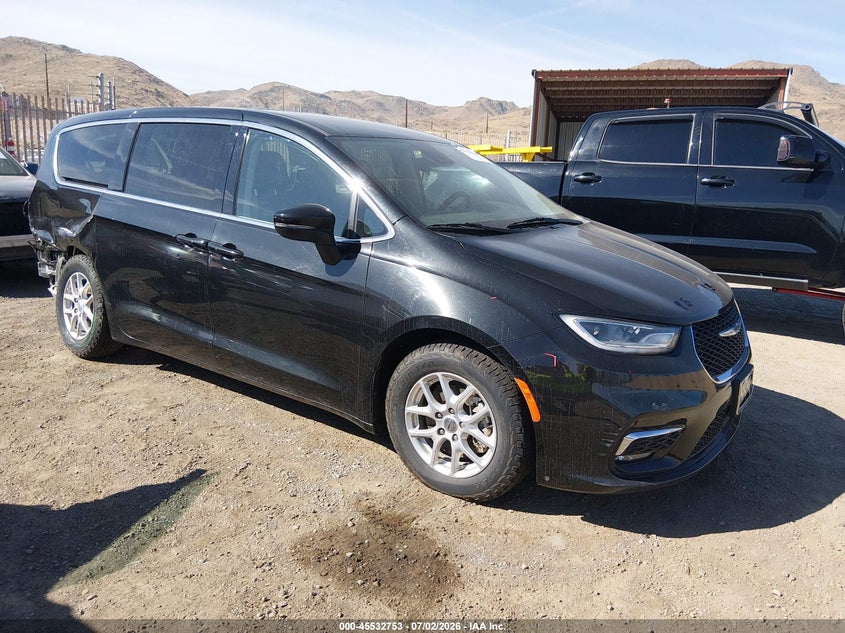 2023 CHRYSLER PACIFICA auction photo 1