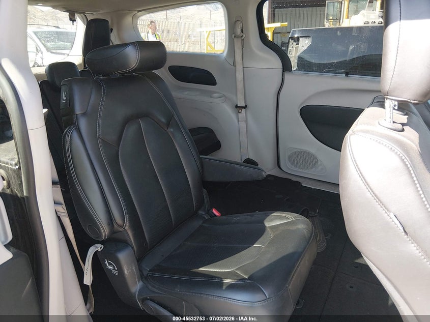 2023 CHRYSLER PACIFICA auction photo 8