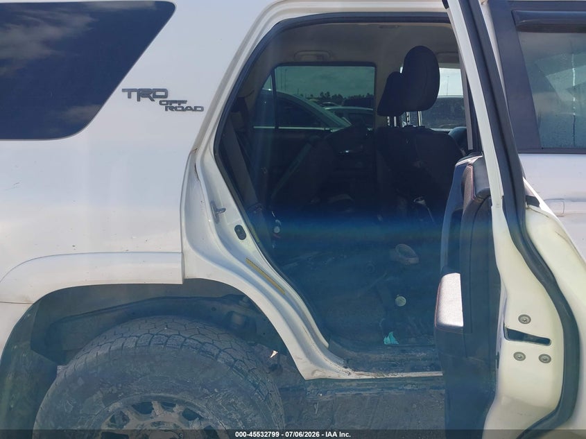 2017 TOYOTA 4RUNNER auction photo 8