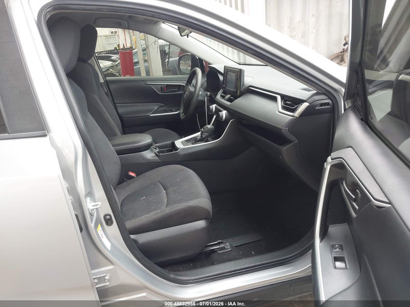 2019 TOYOTA RAV4 LE — Photo 5
