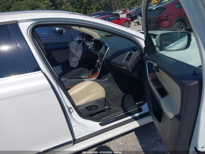 2017 VOLVO XC60 auction photo 5