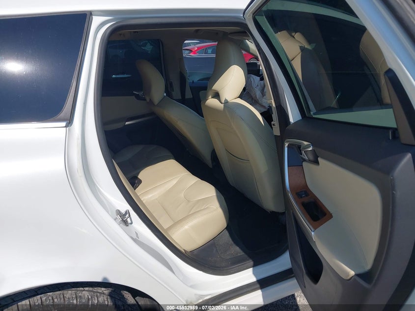 2017 VOLVO XC60 auction photo 8