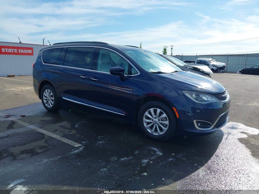 2017 CHRYSLER PACIFICA auction photo 1