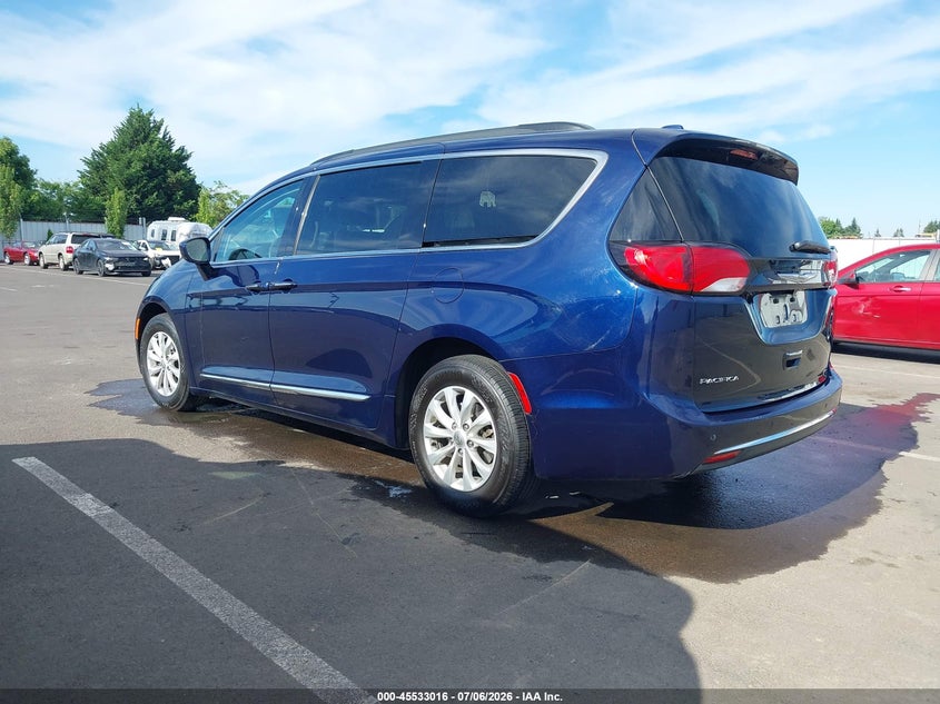 2017 CHRYSLER PACIFICA auction photo 3