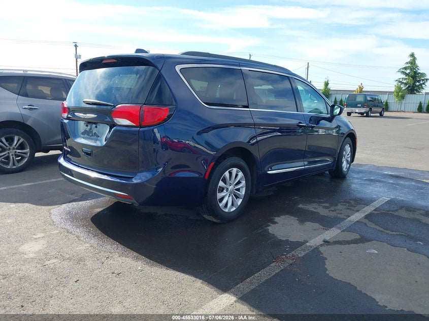 2017 CHRYSLER PACIFICA auction photo 4