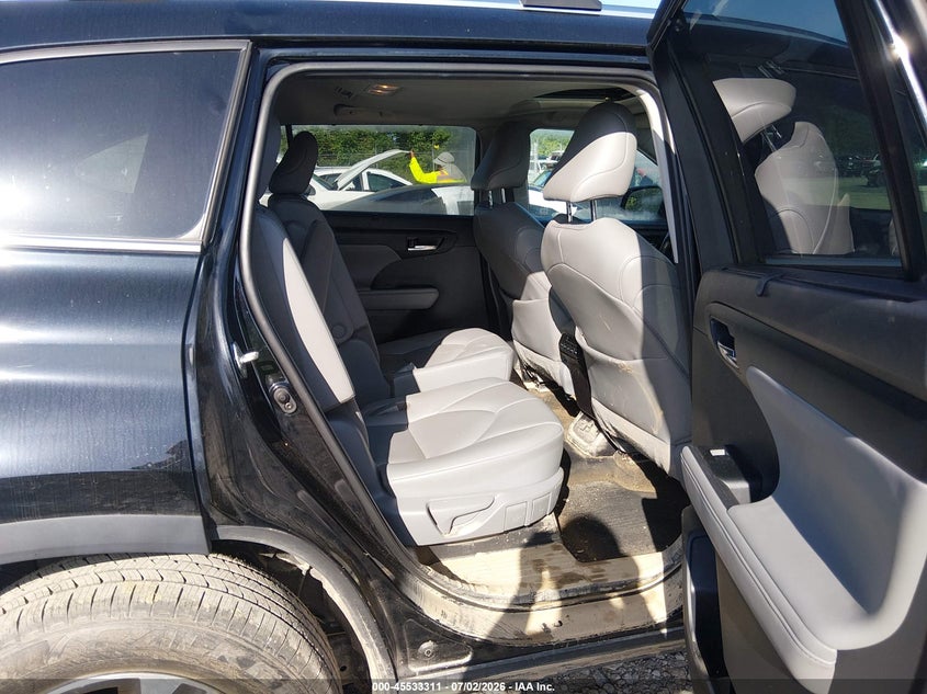 2020 TOYOTA HIGHLANDER auction photo 8