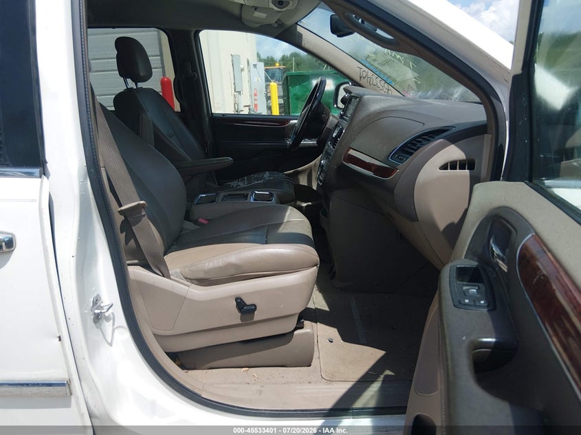2012 CHRYSLER TOWN & COUNTRY auction photo 5