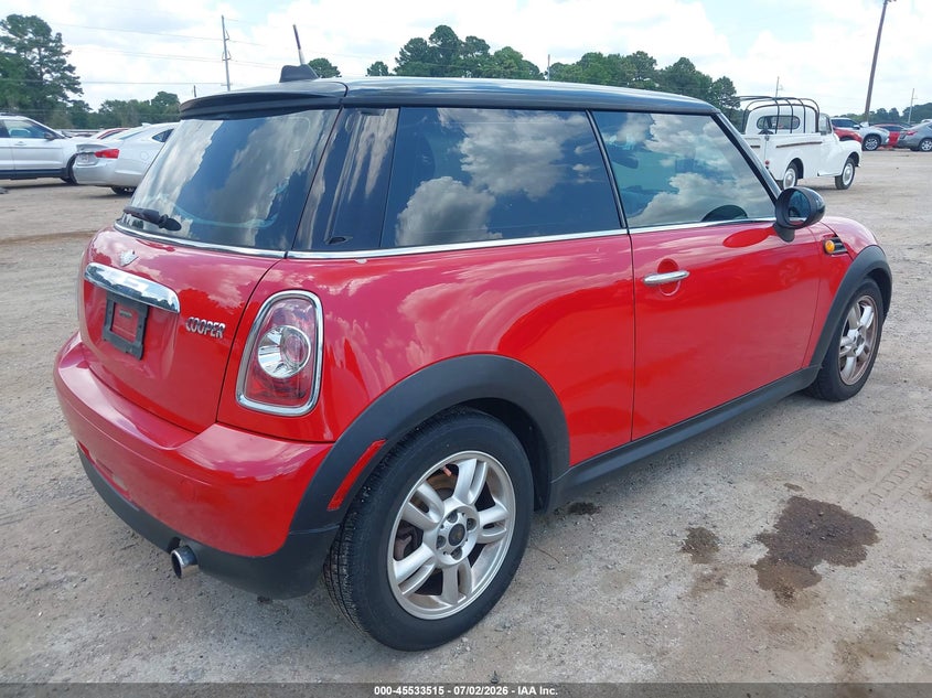 2012 MINI COOPER auction photo 4