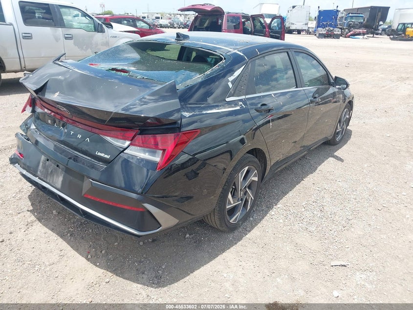 2025 HYUNDAI ELANTRA auction photo 4