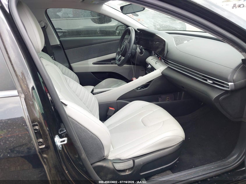 2025 HYUNDAI ELANTRA auction photo 5
