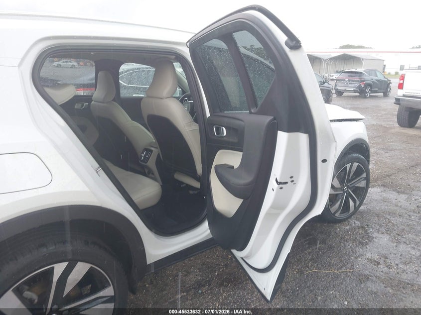 2024 Volvo Xc40 B5 Plus Bright Theme VIN: YV4L12UE7R2204904 Lot: 45533632