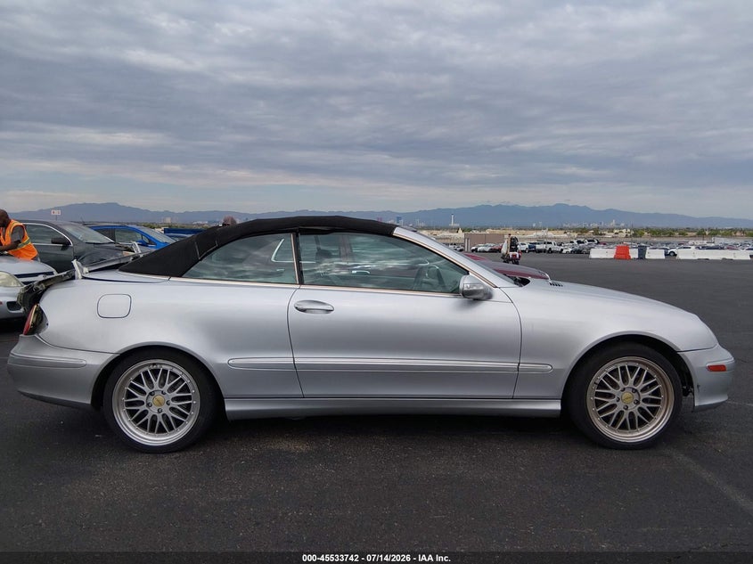 2004 Mercedes-Benz Clk 320 VIN: WDBTK65GX4T005449 Lot: 45533742