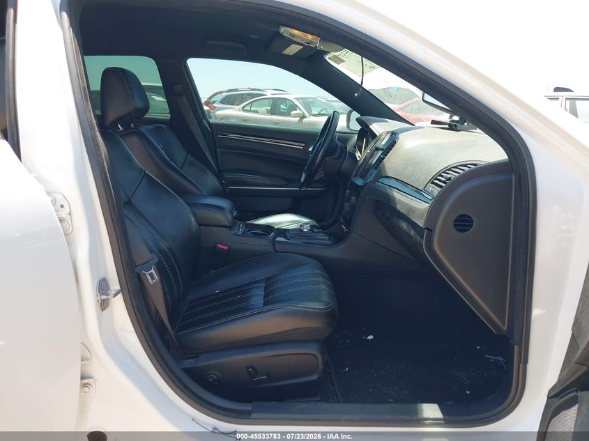 2019 CHRYSLER 300 auction photo 5