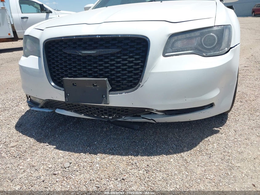 2019 CHRYSLER 300 auction photo 6