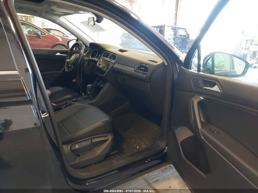 2019 VOLKSWAGEN TIGUAN auction photo 5