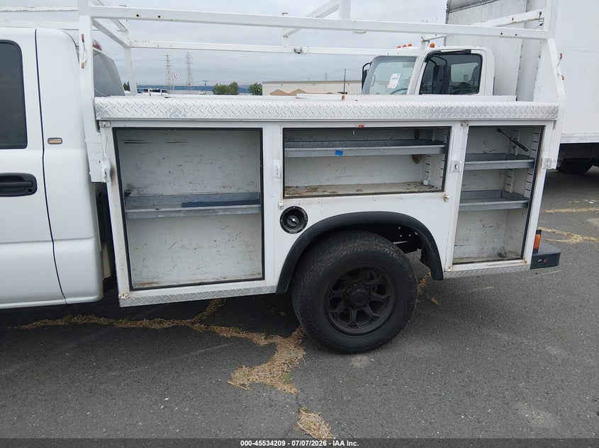 2004 CHEVROLET SILVERADO 2500HD auction photo 6