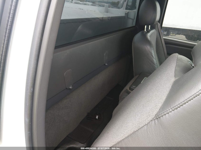 2004 CHEVROLET SILVERADO 2500HD auction photo 8