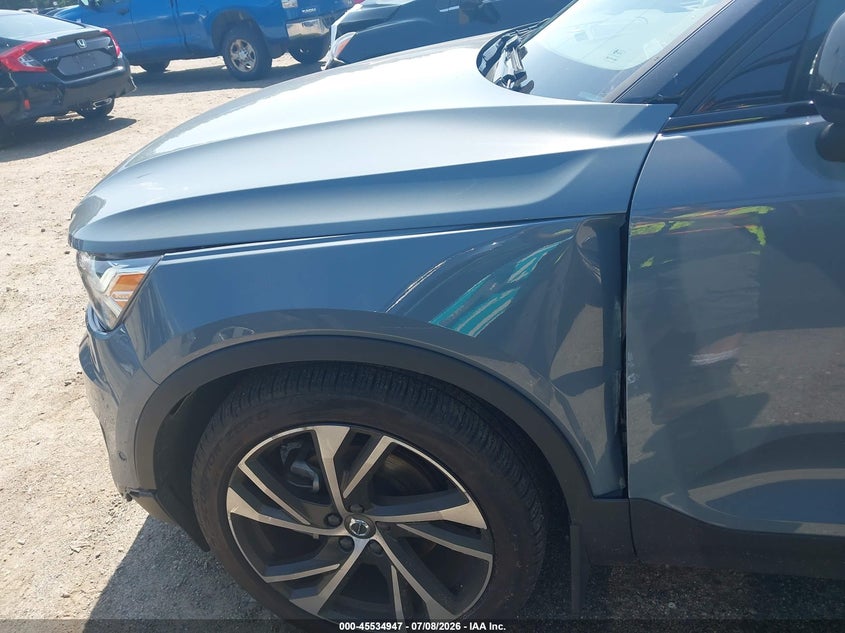 2022 Volvo Xc40 T5 R-Design VIN: YV4162UM6N2723792 Lot: 45534947