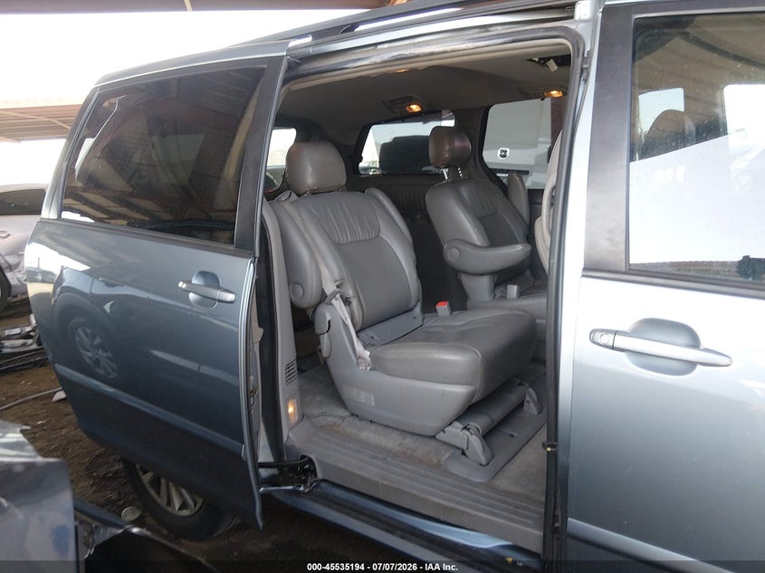 2010 TOYOTA SIENNA auction photo 8