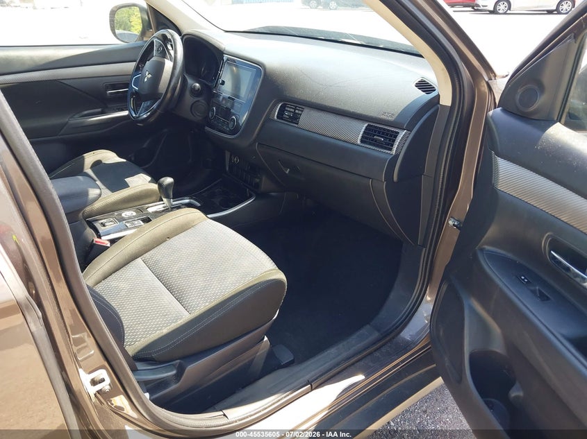 2017 MITSUBISHI OUTLANDER auction photo 5