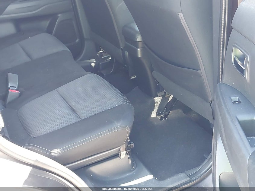 2017 MITSUBISHI OUTLANDER auction photo 8