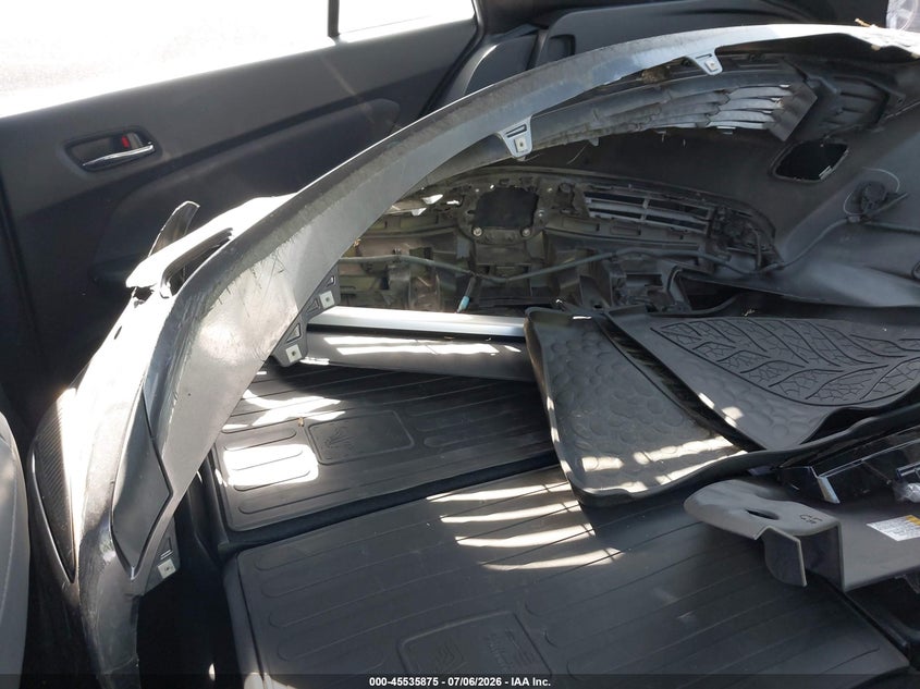 2020 TOYOTA PRIUS XLE — Photo 12