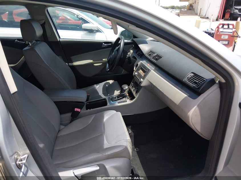 2006 VOLKSWAGEN PASSAT auction photo 5