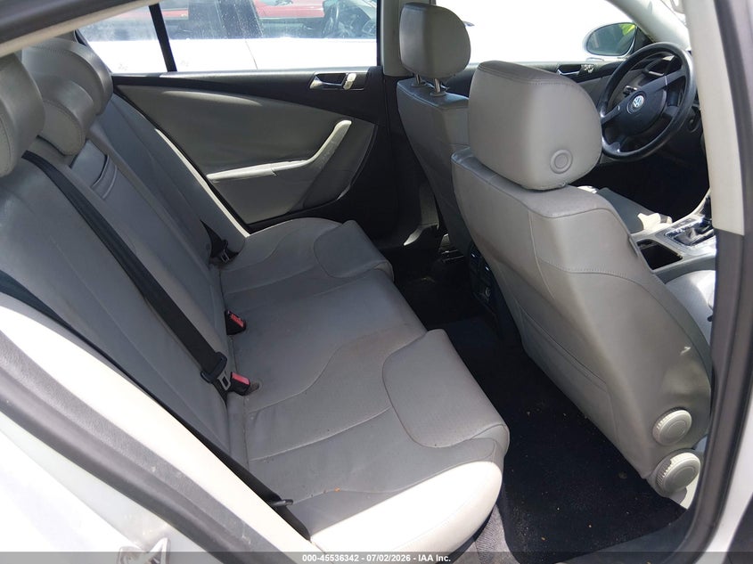 2006 VOLKSWAGEN PASSAT auction photo 8