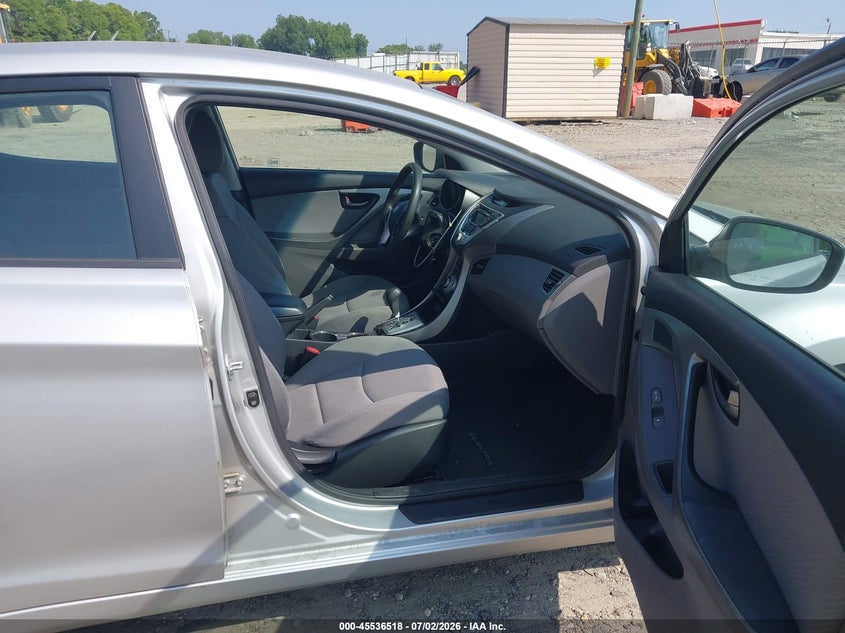 2011 HYUNDAI ELANTRA auction photo 5