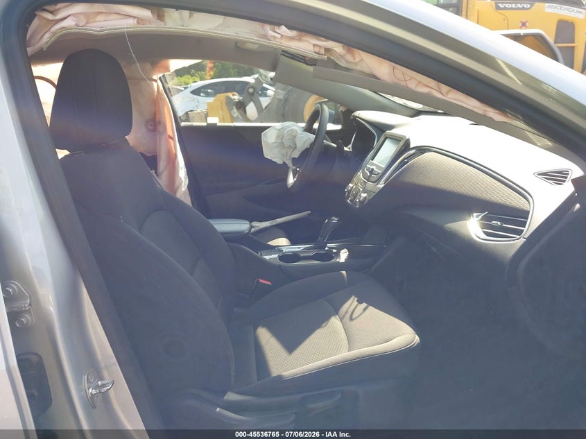 2017 CHEVROLET MALIBU auction photo 5