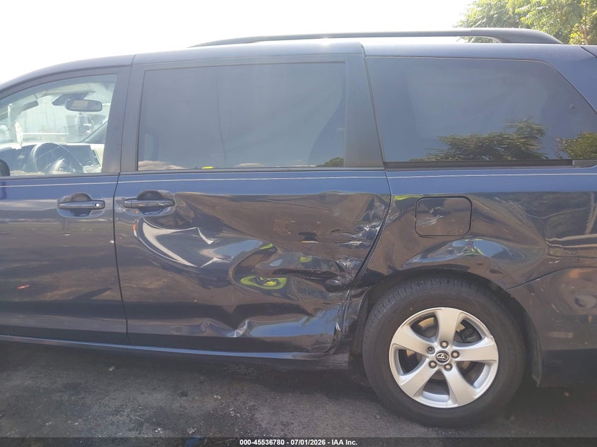 2018 TOYOTA SIENNA auction photo 6