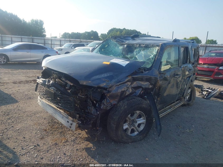 2022 TOYOTA 4RUNNER auction photo 2