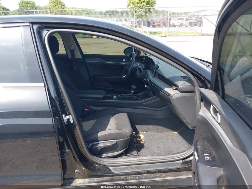 2025 KIA K5 auction photo 5