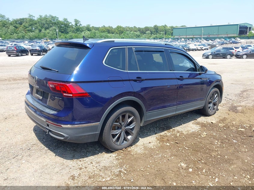 2022 Volkswagen Tiguan - view 4