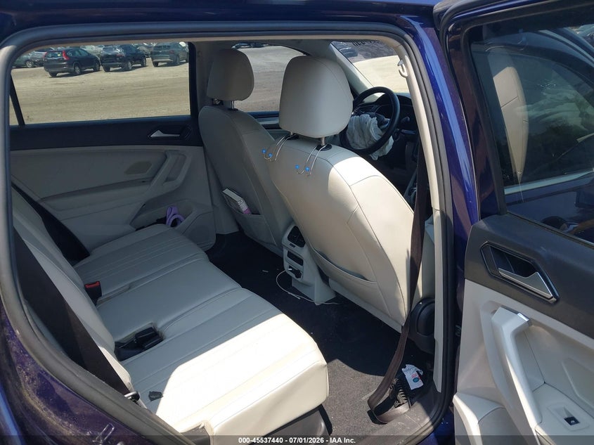 2022 Volkswagen Tiguan - view 8