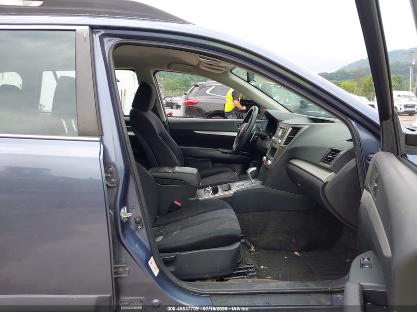 2013 SUBARU OUTBACK auction photo 5
