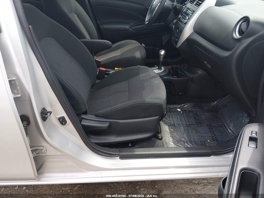 2017 NISSAN VERSA auction photo 5