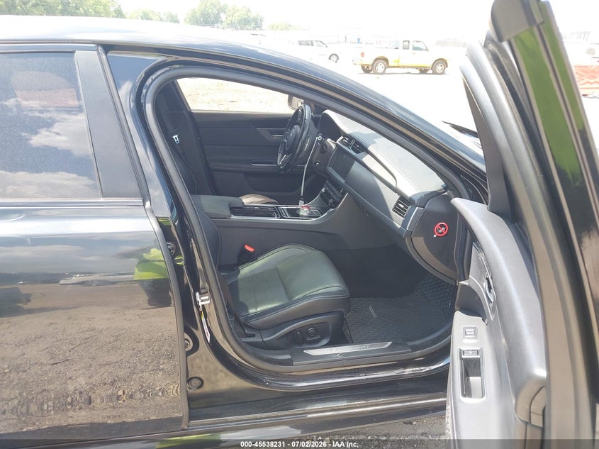 2016 JAGUAR XF auction photo 5
