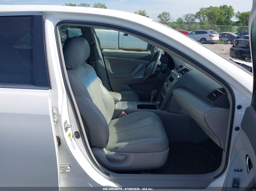2011 TOYOTA CAMRY HYBRID auction photo 5