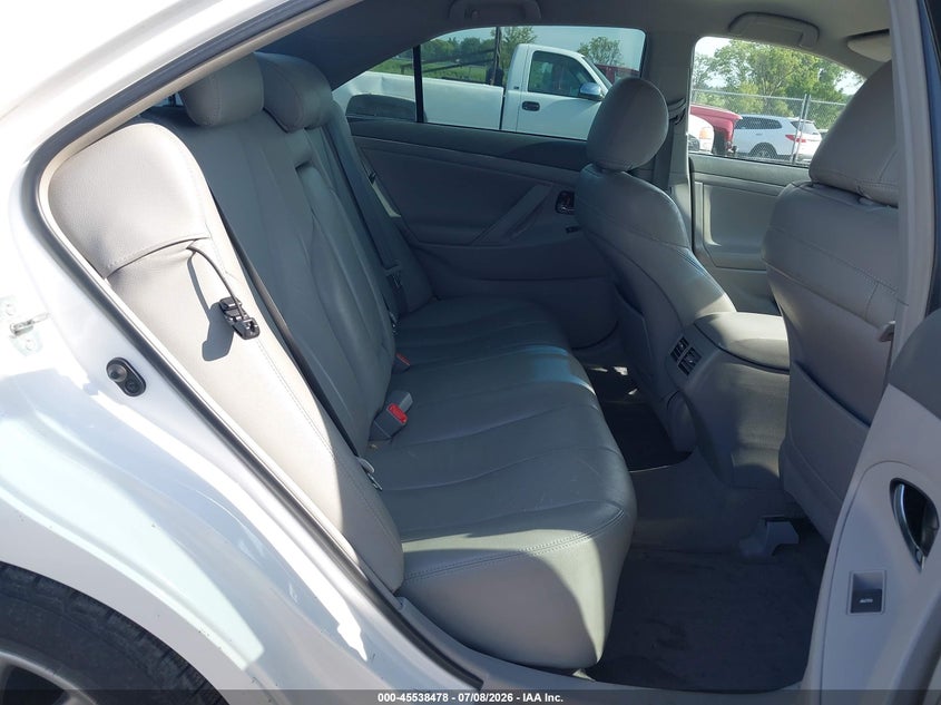 2011 TOYOTA CAMRY HYBRID auction photo 8