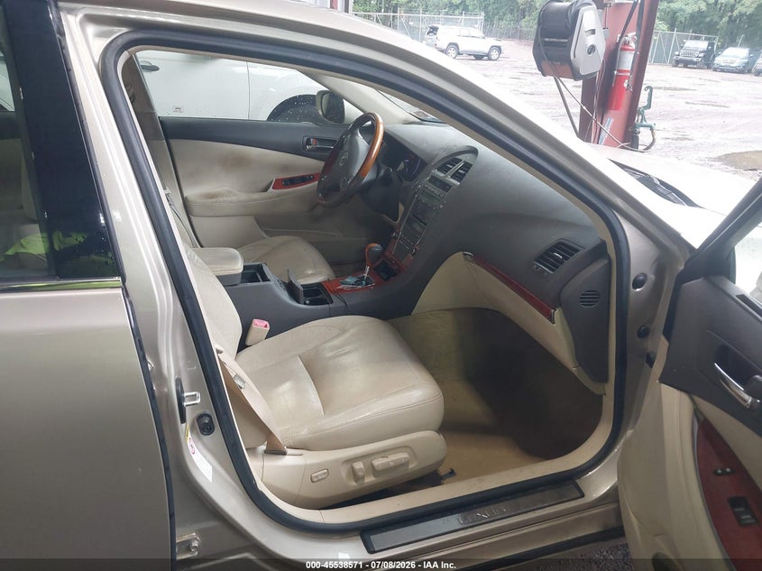 2010 LEXUS ES 350 · Фото 5