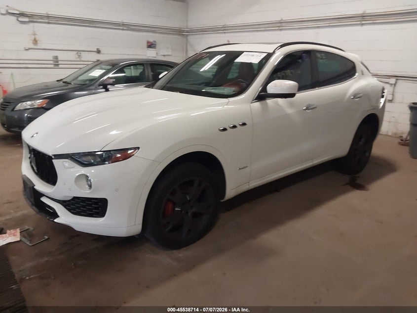 2018 MASERATI LEVANTE auction photo 2